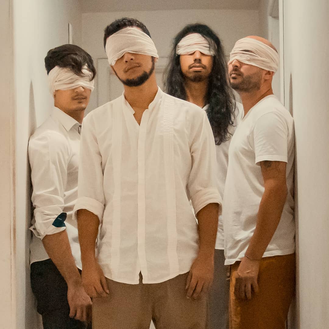 Conheça a banda Mirrors Room e seus múltiplos reflexos