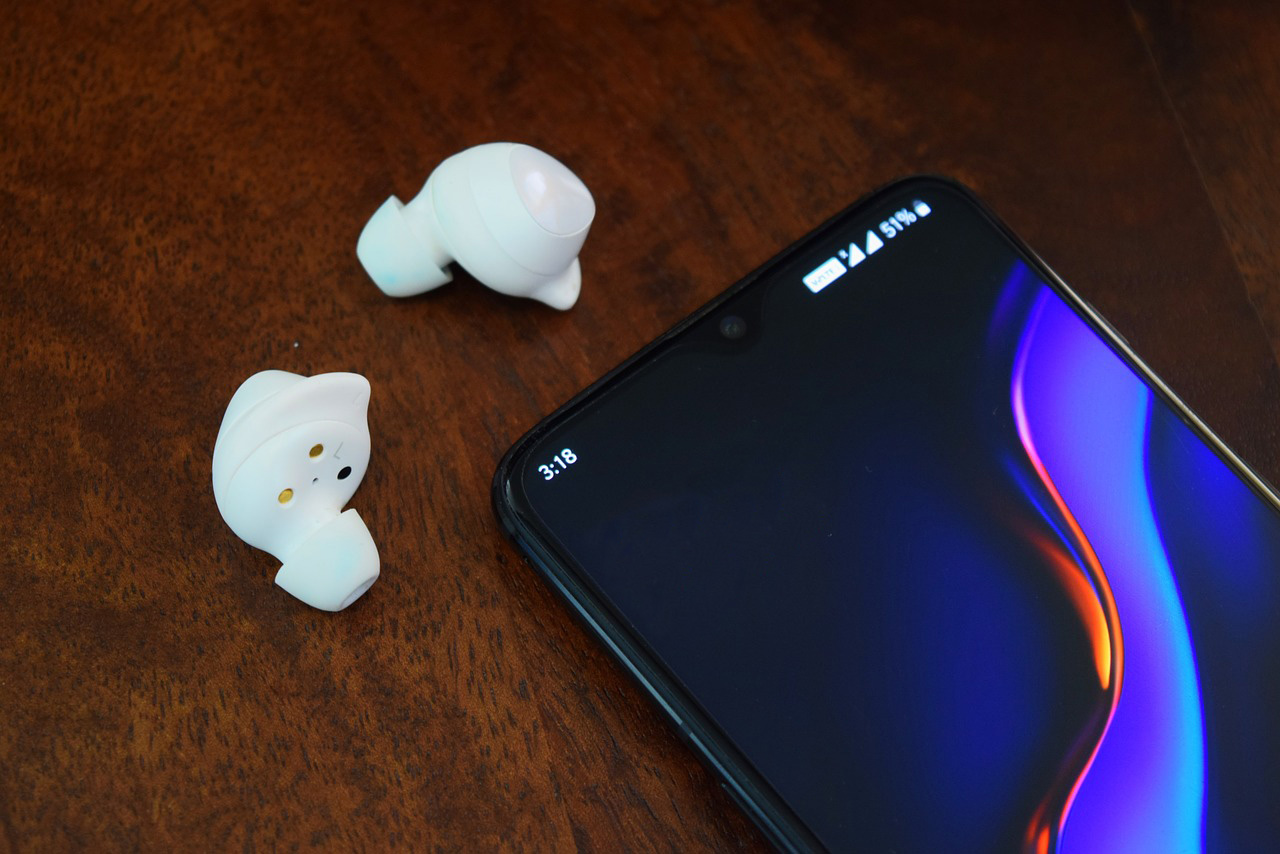 Cuidados com serviços que prometem aumentar seus plays nas plataformas de streaming